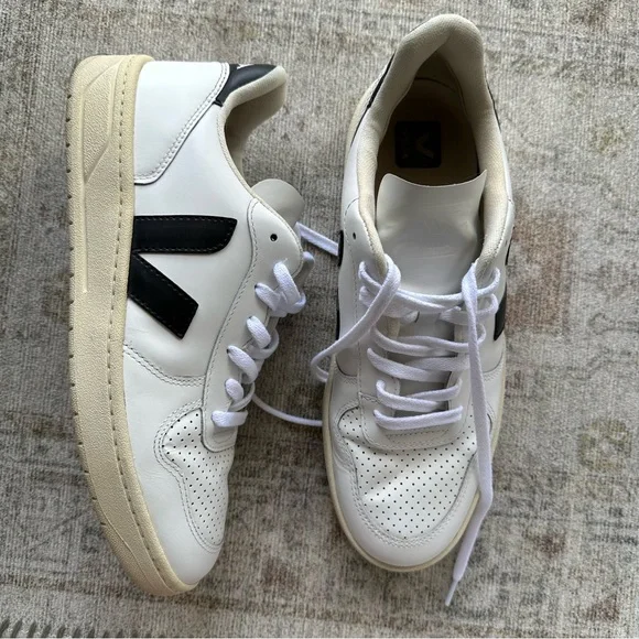 Veja V 10 Lace Up Sneaker sz 10 - Picture 2 of 9